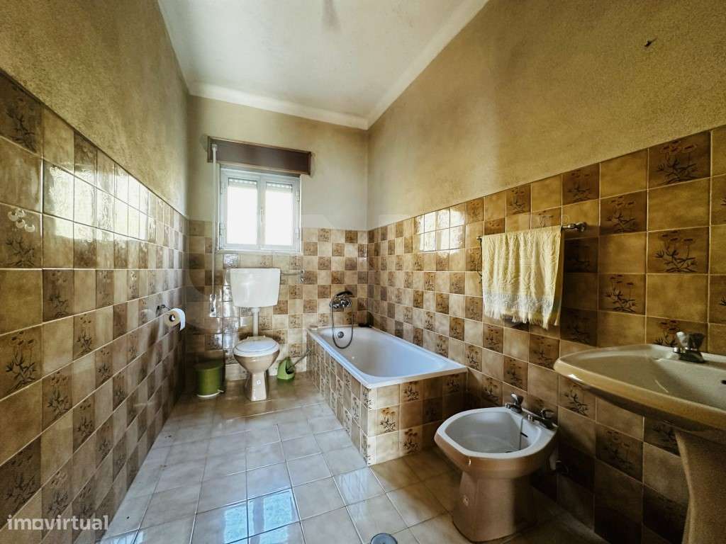 Moradia Espaçosa com Terreno e Potencial de Investimento - Atalaia,...-18