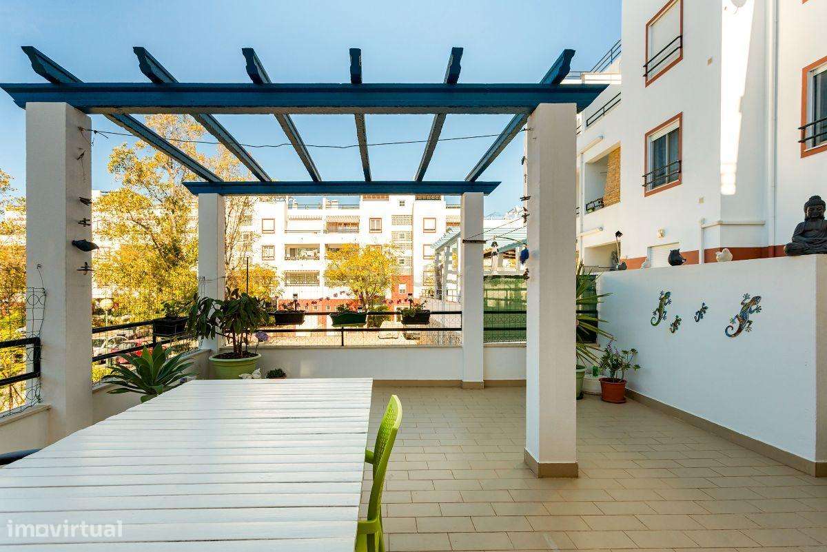 Apartamento T2 com Grandes Varandas e estacionamento no Mato Santo Esp-20