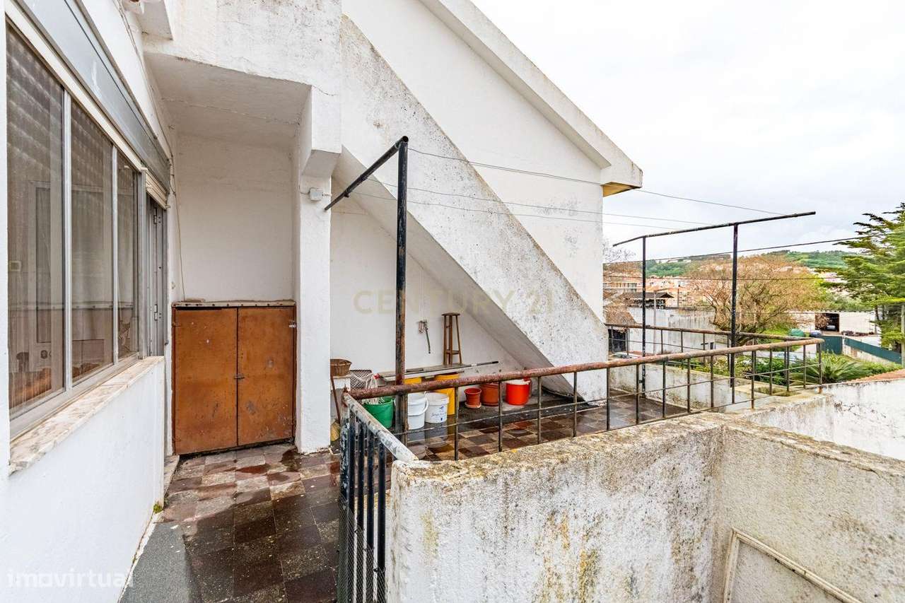 Moradia T3 c/ lote de 2393m2 em Caneças-22