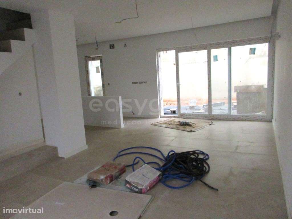 Moradia T3+1 Totalmente Remodelada em Torres Vedras-10