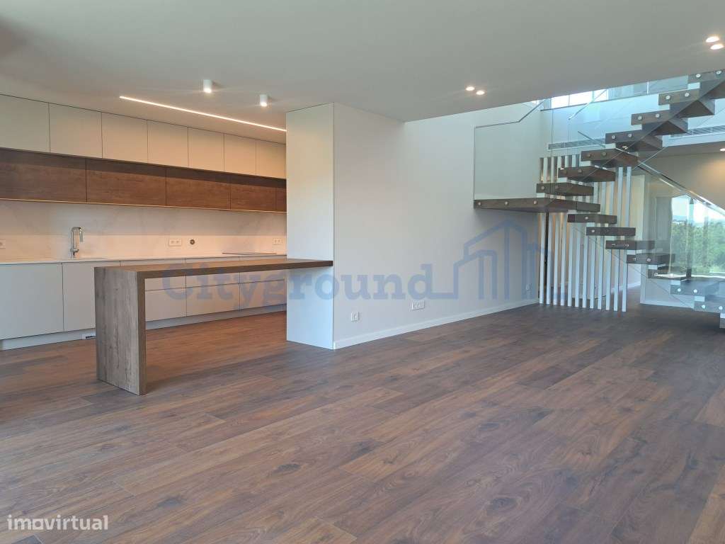 Apartamento T3 Duplex Na Cidade De Leiria Com 3 Suites E Vista Para