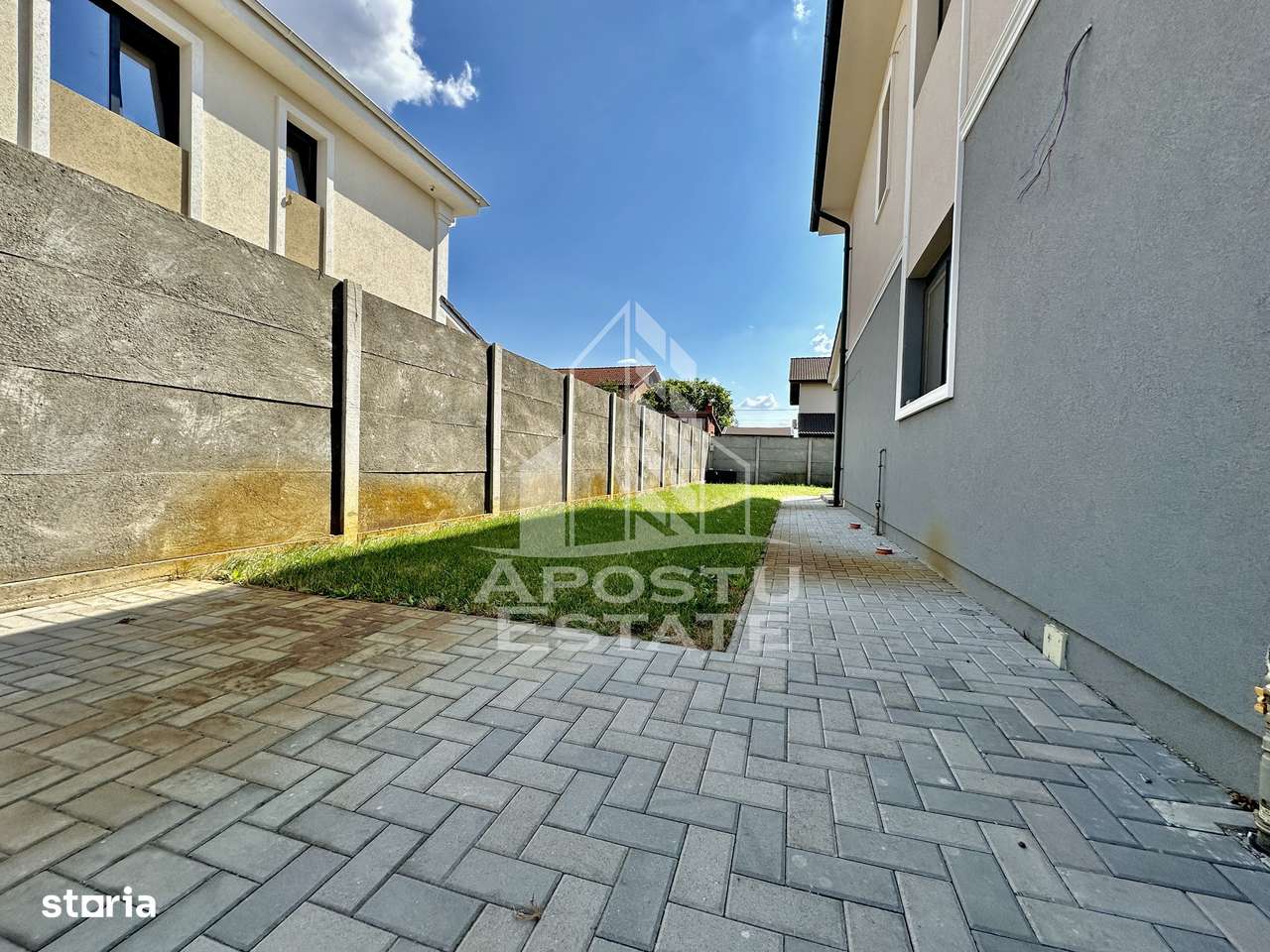 Duplex alipit cu 4 camere situat in vatra satului din Giroc - Imagine principală: 3/14