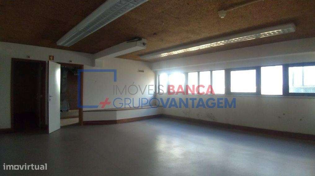 Prédio Serviços no centro de Vila Real - Grande imagem: 3/7