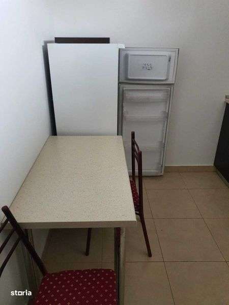 Inchiriez garsoniera Aparatorii Patriei 4 minute de metrou - Imagine principală: 4/8