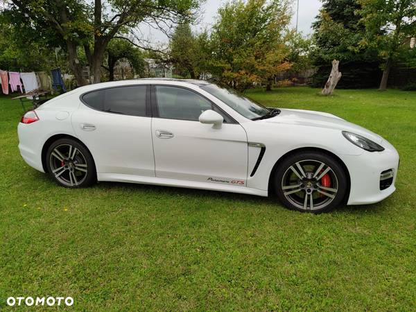 Porsche Panamera GTS PDK - 8