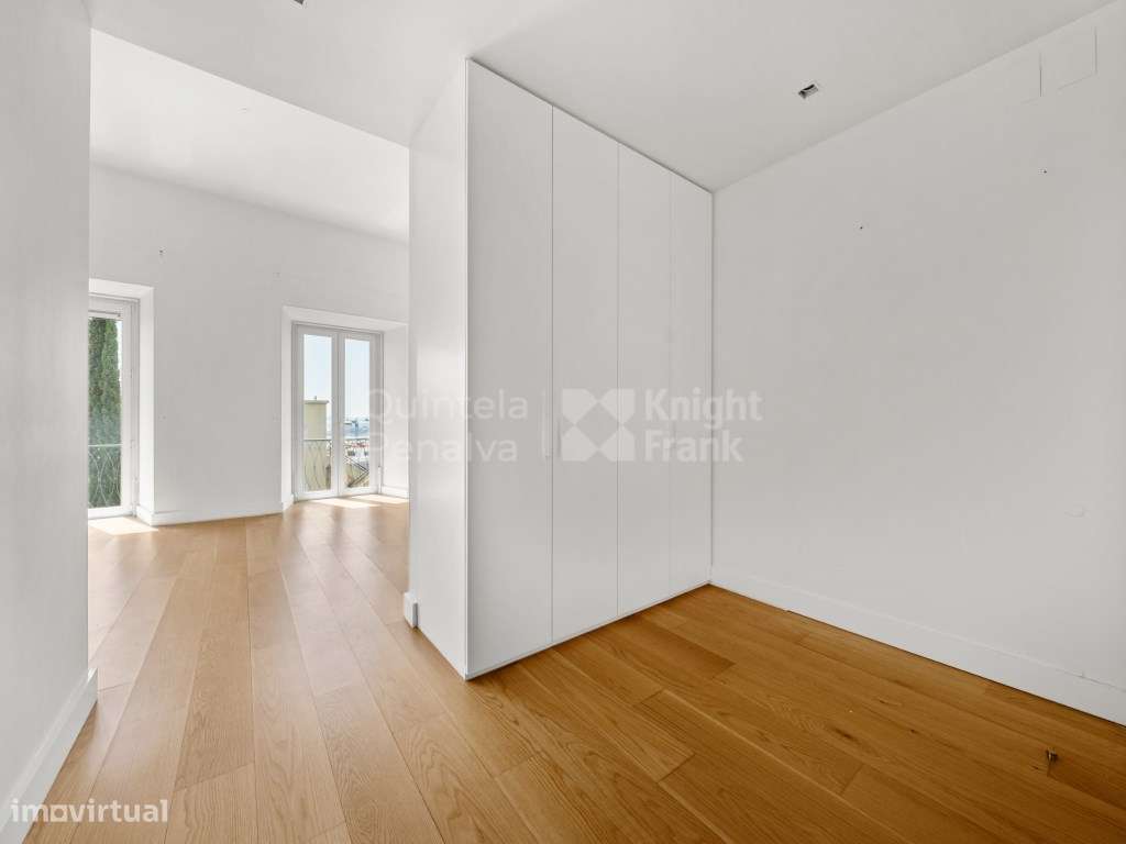 Apartamento T3 com vista rio para venda na Lapa, Lisboa-21