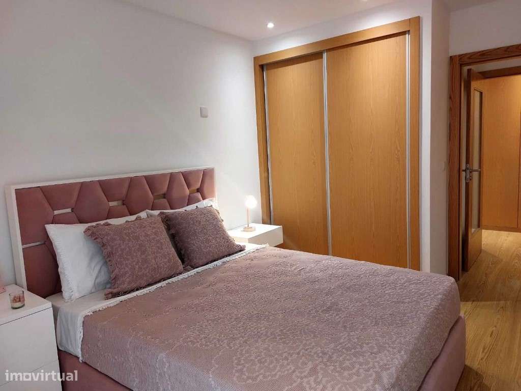 Apartamento T3+1, novo, varanda com churrasqueira; piscina e playgr...-11