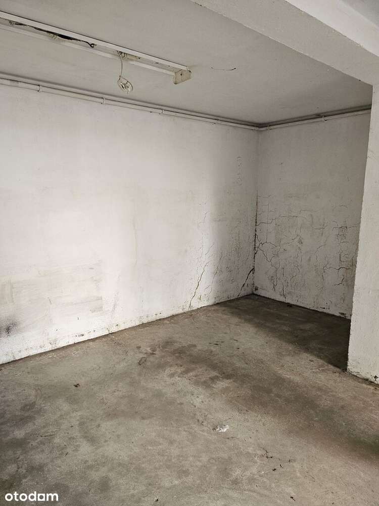 Garaż w bryle budynku przy Zygmunta Starego - Pełny obrazek: 3/4