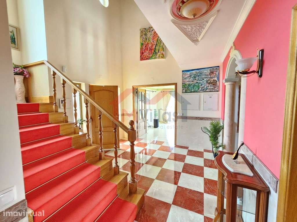 Moradia V3+1 com terreno e vista campo - Santa Bárbara de Nexe - Grande imagem: 2/38