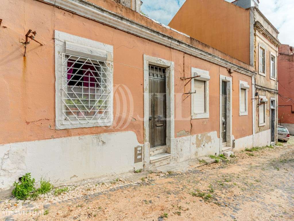 Prédio com projeto aprovado, na Estrela, Lisboa