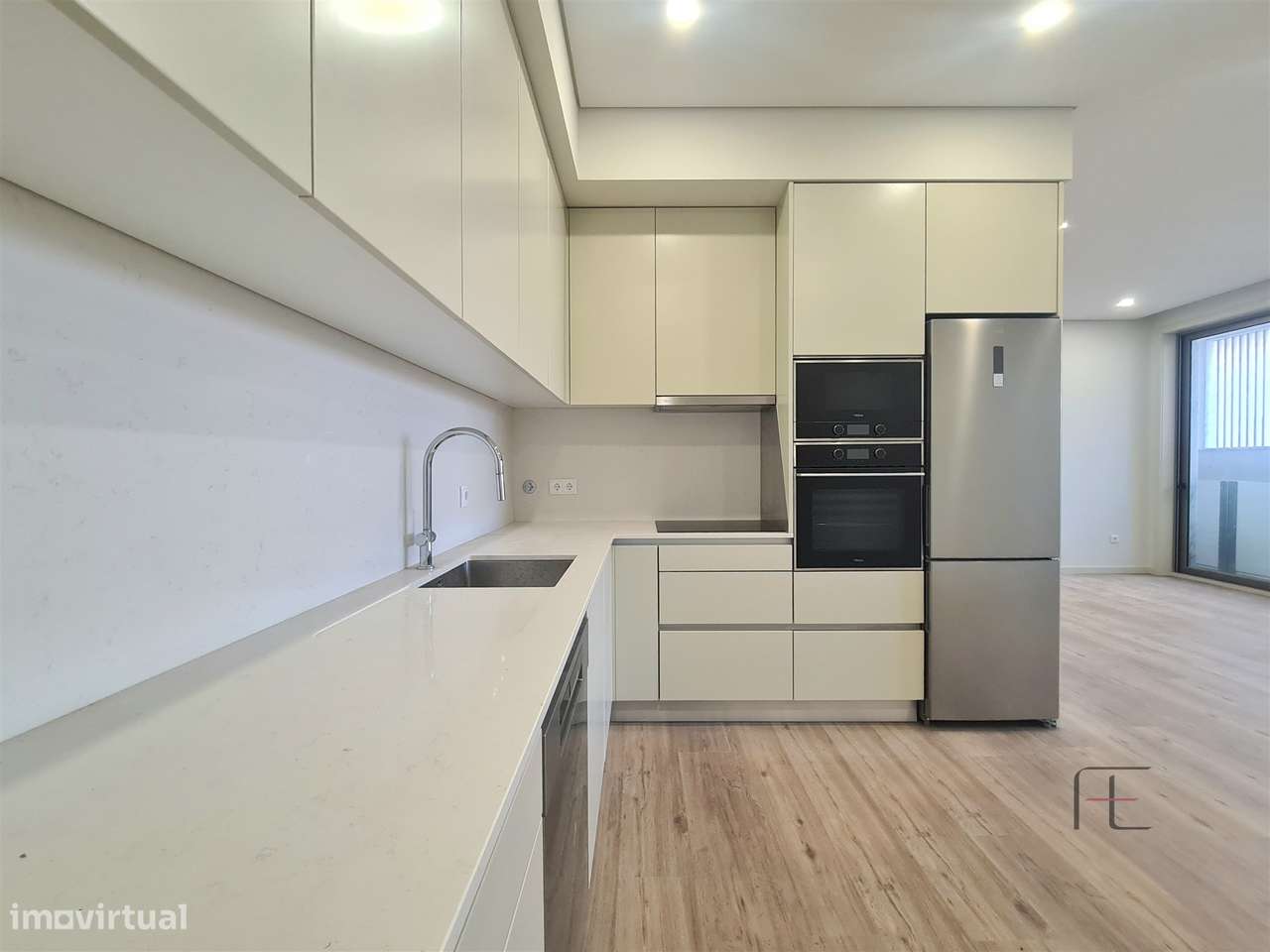 Apartamento T2 novo no centro de Espinho com design moderno e acabamen - Grande imagem: 4/15