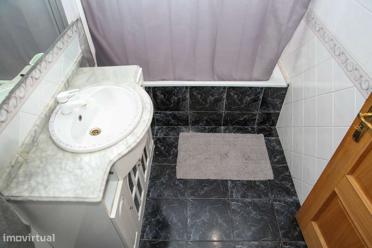 Fantástico Apartamento T3 com terraço e 2 lugares de garagem-23