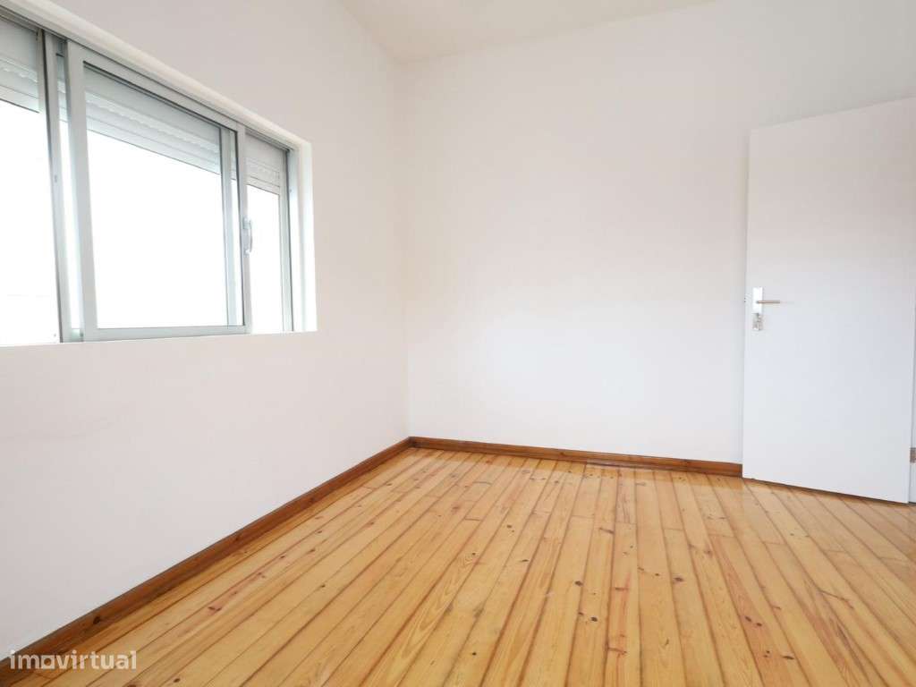 Moradia com 3 habitações independentes-14