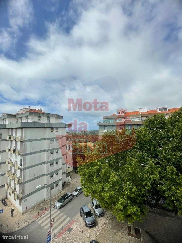 T4 com Vista de Mar em Linda-a-Velha-15