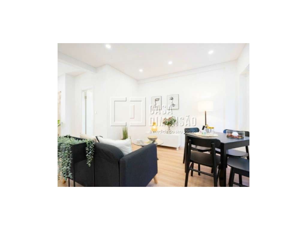 Apartamento de tipologia T2, mobilado e equipado em Benfica!! - Grande imagem: 5/37