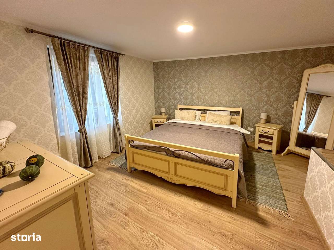 CASA INDIVIDUALA cu 2 apartamente in Schei - Oportunitate investitie - Imagine principală: 4/10