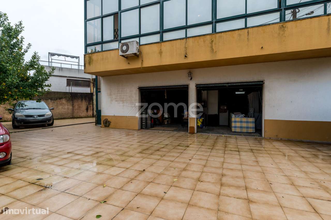 Moradia T4 c/ garagem e 435m2 de terreno - Famões-24