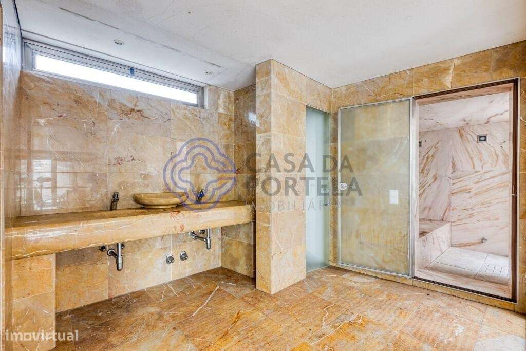 Moradia T4 de arquitetura moderna, linhas simples e contemporâneas - Grande imagem: 5/60