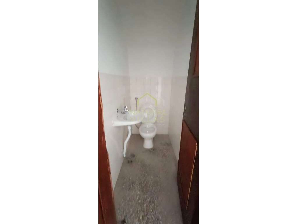 Armazém de 130m2 no centro de Montenegro, Faro - Grande imagem: 3/3