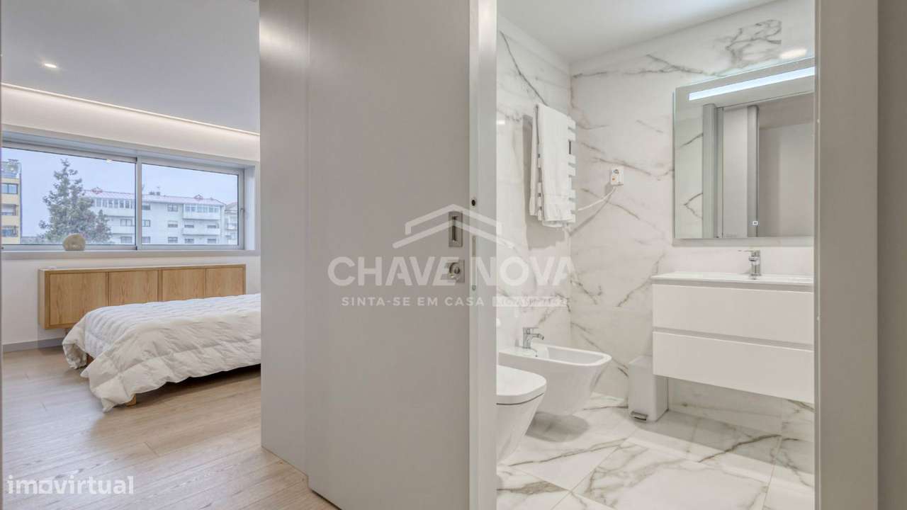 Apartamento T2 c/ Varanda e 2 Lugares de Garagem-Constituição/ Marquês-14