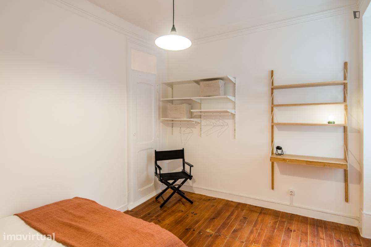 Quarto - localizado em Penha Lisbon - Grande imagem: 2/10