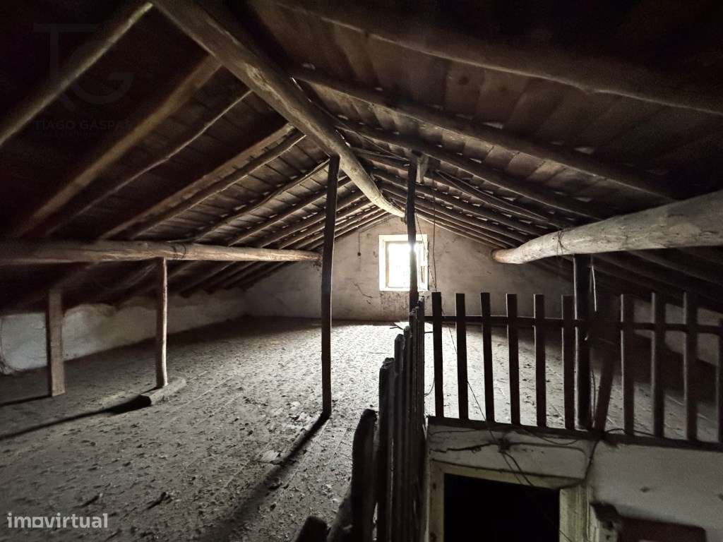 Moradia para remodelação total localizada no Rossio ao Sul do Tejo ...-11