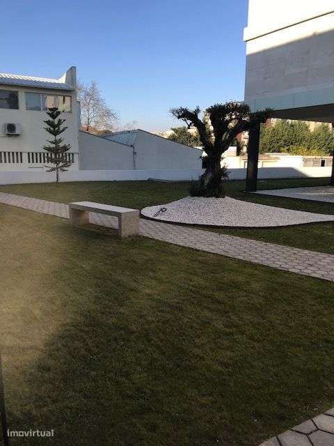 T2 Centro Cidade ( Condomínio Fechado C/ Piscina) - Grande imagem: 3/52