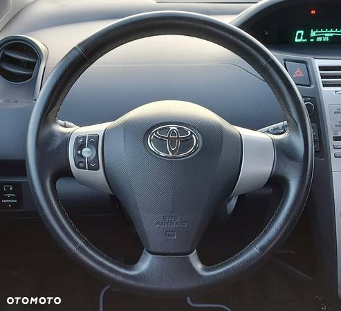 Toyota Yaris 1.3 Prestige - 21
