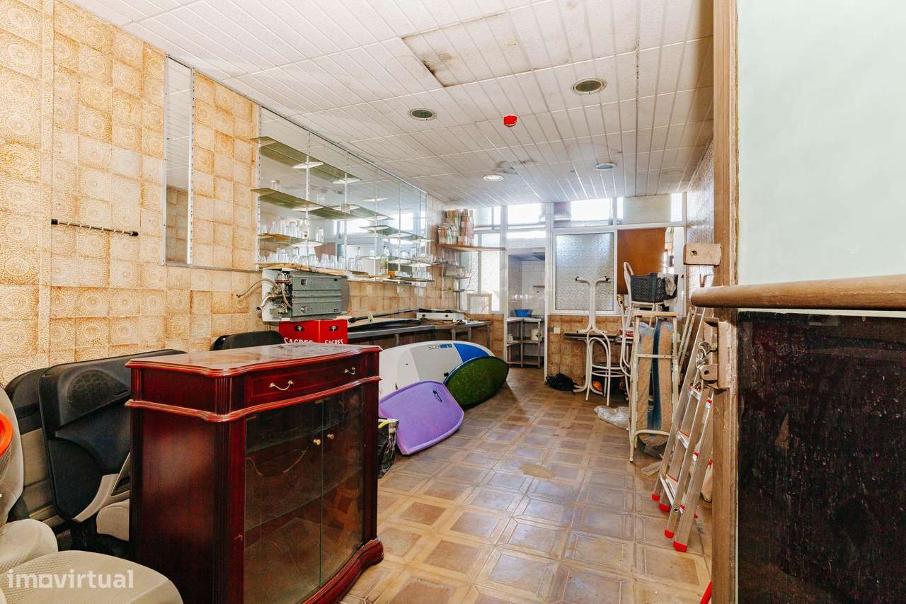 Loja para venda em Marvila, inserida numa galeria comercial. - Grande imagem: 4/12