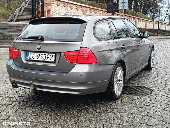 BMW Seria 3 320d Touring xDrive - 9