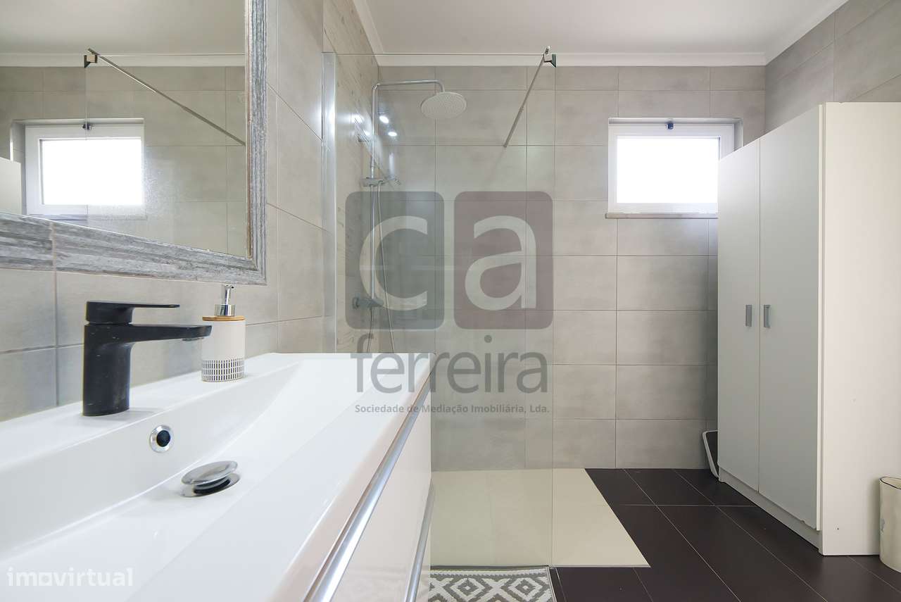 Moradia T3 Totalmente Remodelada em Almeirim-31
