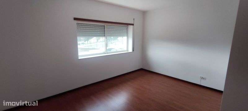 Arrenda-se Moradia T3 - Antas - Grande imagem: 4/6