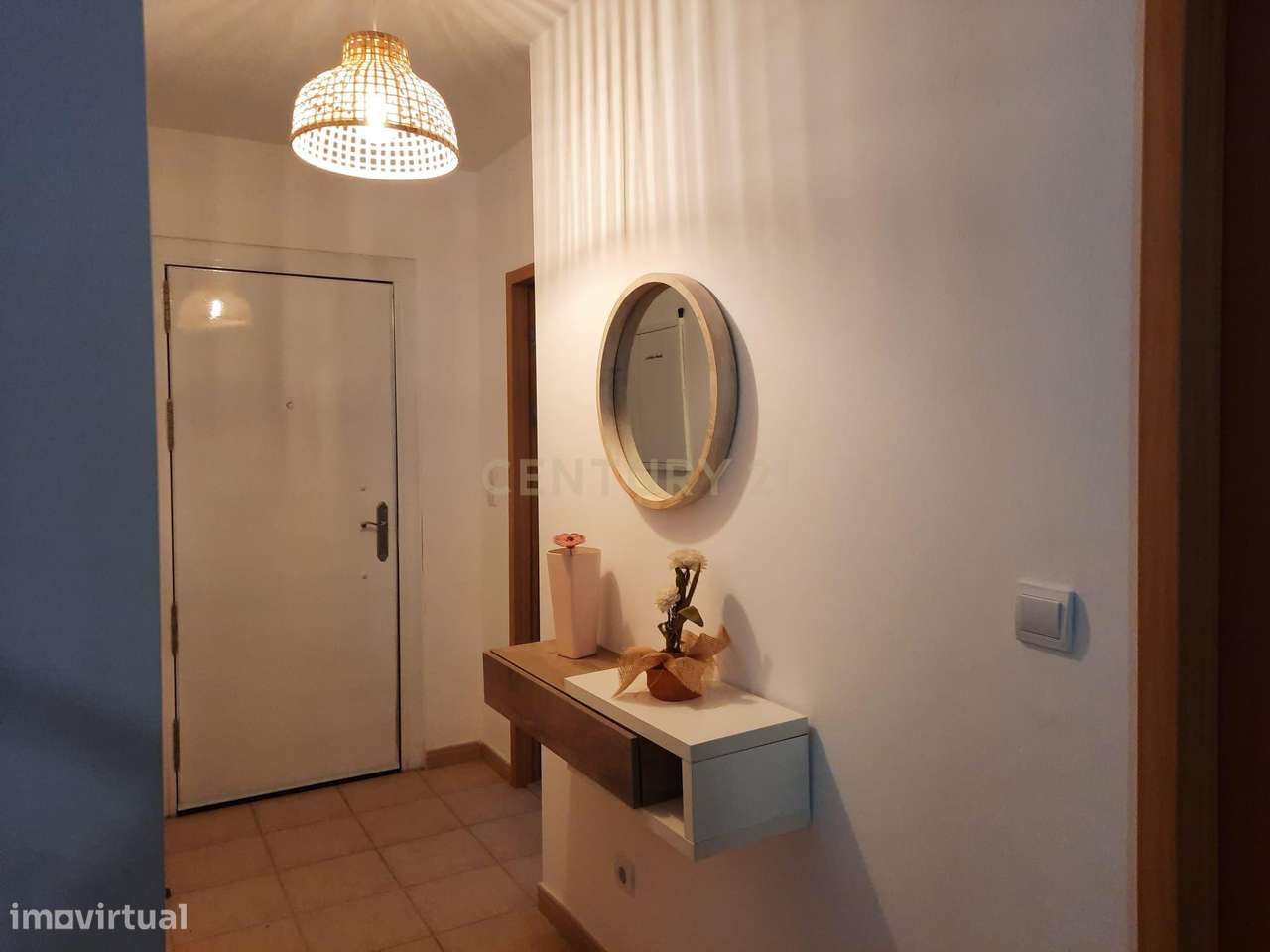 Magnifica T3 com Piscina no Corval-52