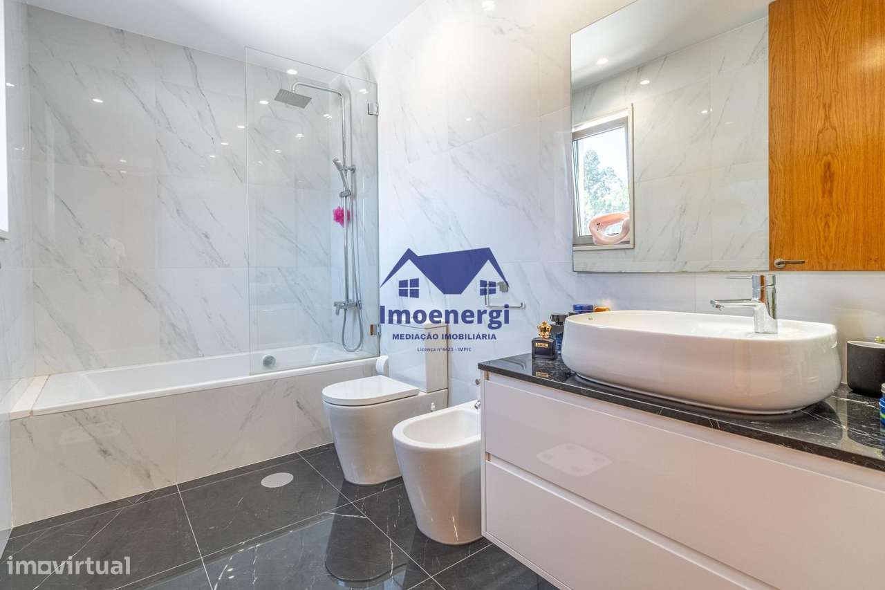 Excelente Moradia T4 de Luxo – 4 Frentes - Argivai-12