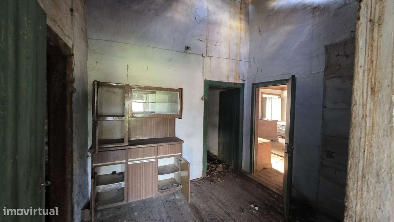 Moradia para restaurar, com terreno, perto de Ferreira do Zêzere-36