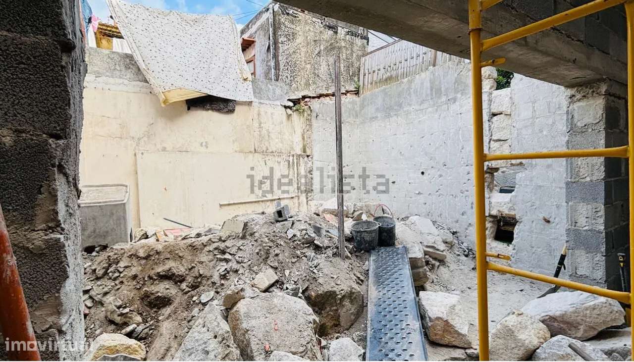 Futura Moradia de Luxo T3 com Jardim e Escritório – Rua de Oliveira Mo-18