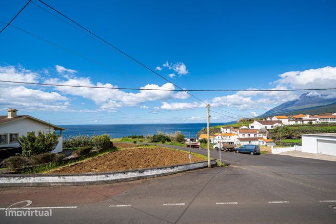 MORADIA COM FANTÁSTICA VISTA MAR NA ILHA DO PICO-32