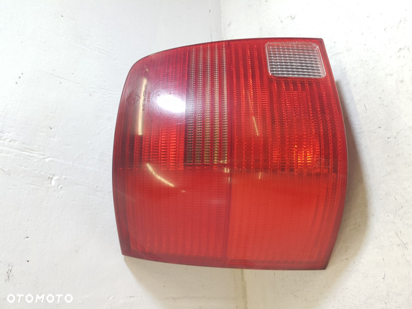 LAMPA LEWA TYLNA VOLKSWAGEN PASSAT B5 - 2