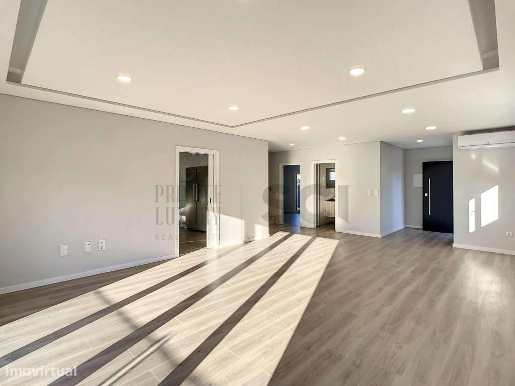 Moradia T3 Independente Térrea em Azeitão Garagem Piscina-19