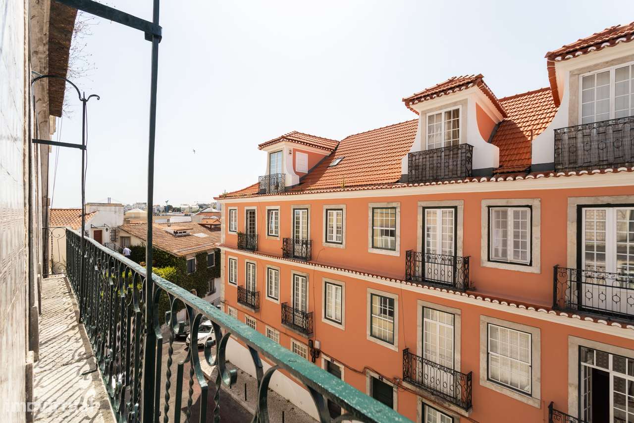 T2 Remodelado com Terraço no Príncipe Real, Lisboa-17