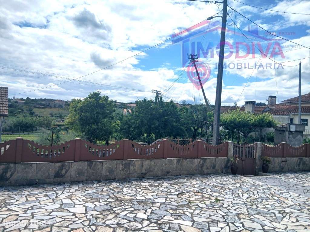 Moradia térrea T4, com churrasqueira e jardim em Arega-36