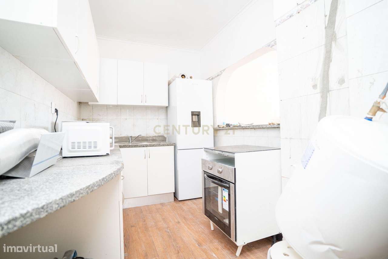 Apartamento T2 em remodelação | Casal de São Brás | Amadora-18