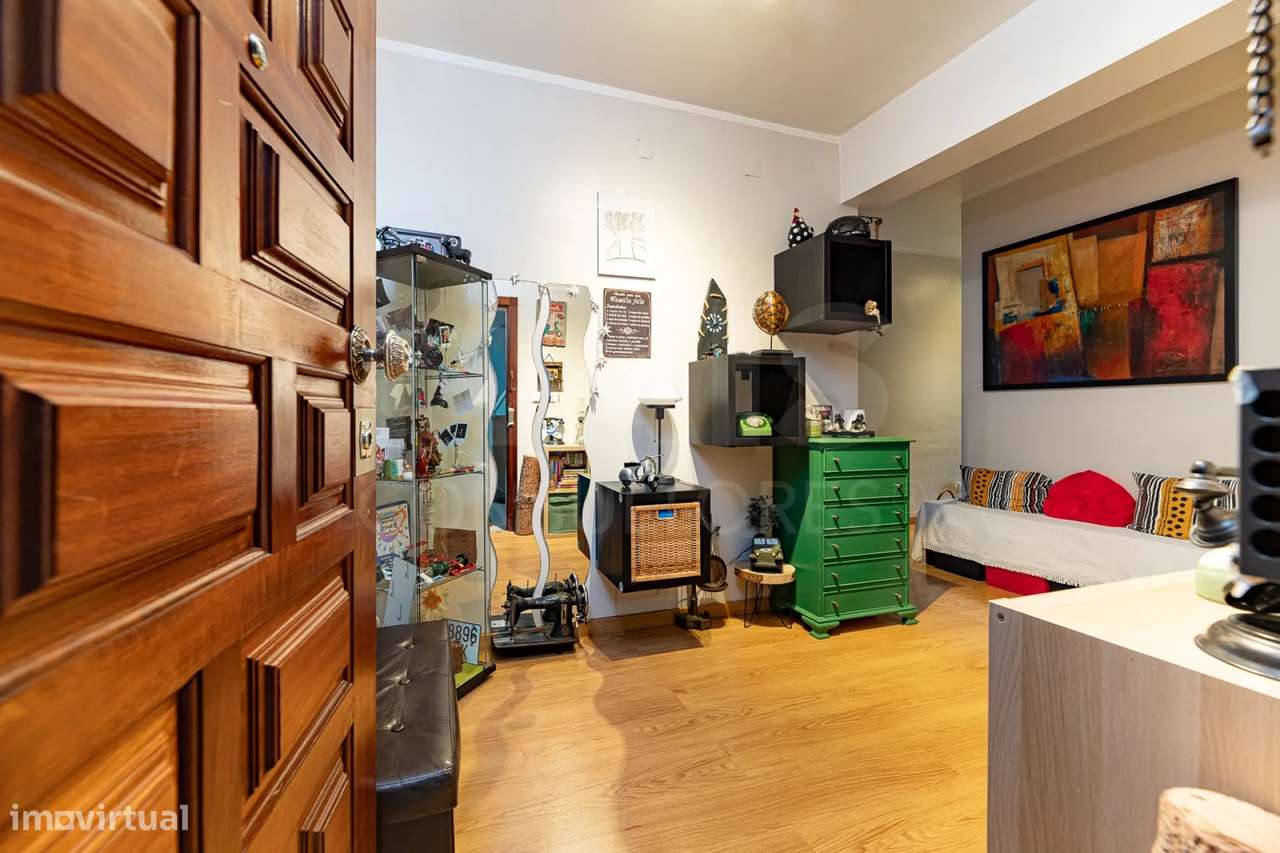 Apartamento T3 na Ramada, arrecadação, parqueamento, dois elevadores - Grande imagem: 5/34