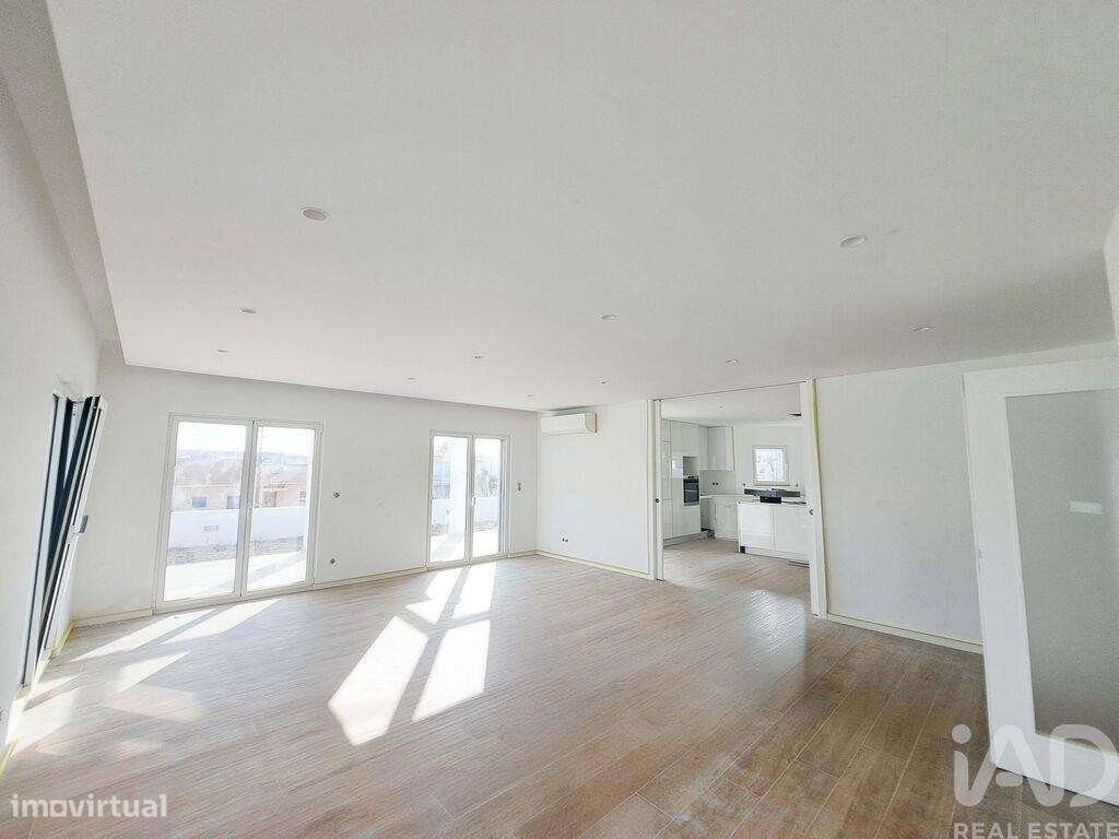 Casa T6 em Encarnação de 265,00 m2 - Grande imagem: 5/28