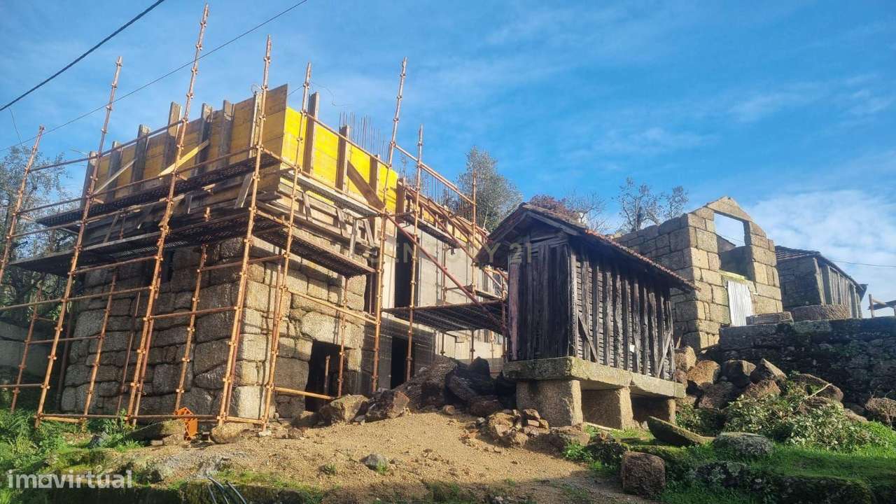 Oportunidade Única- Moradia V3 situada na Granja em Paredes de Viadore-15