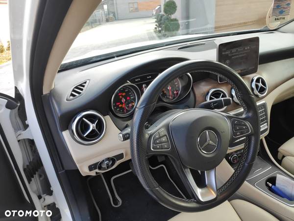 Mercedes-Benz GLA 250 4-Matic AMG Line - 22