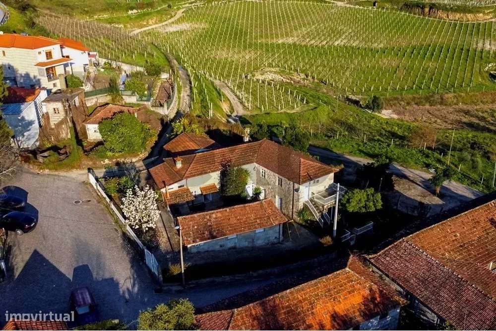 MORADIA T3+2 | Refúgio de Elegância e Tranquilidade em Mancelos, Amara - Grande imagem: 5/43