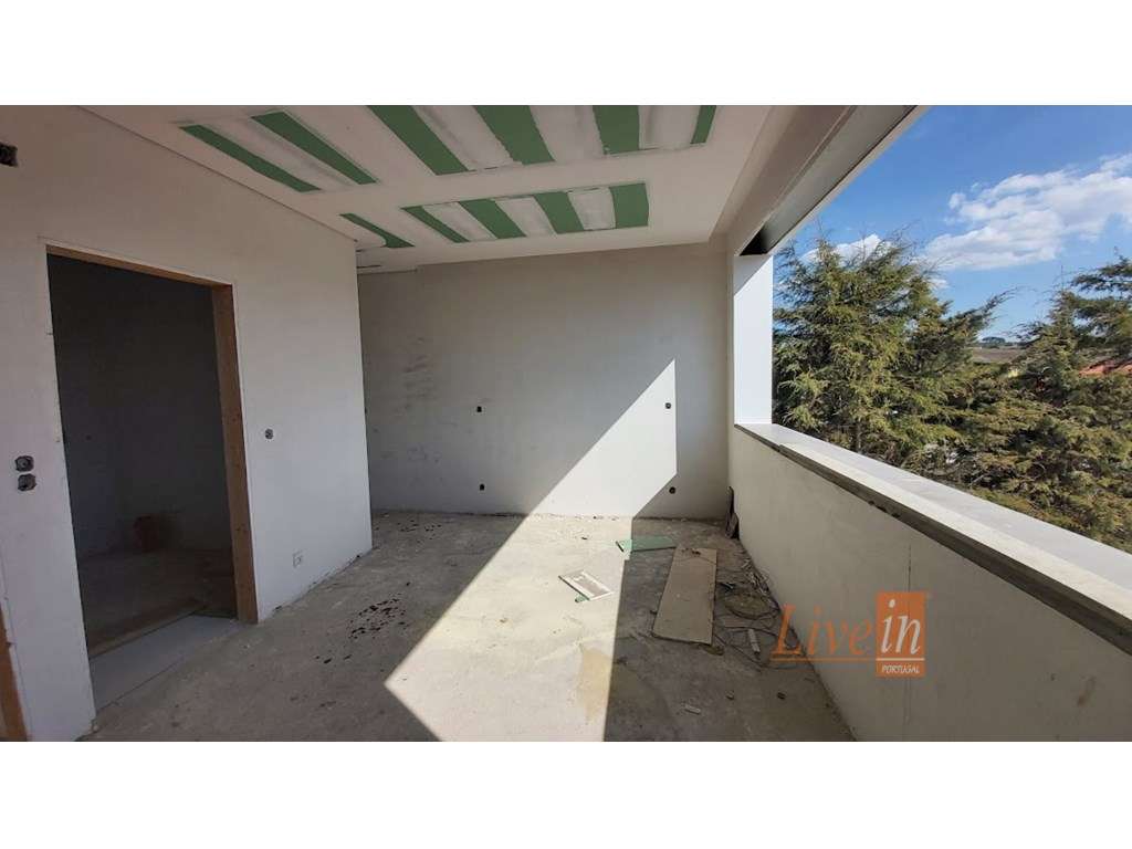 Quinta com Moradia T4 Isolada na Azueira em Mafra-14