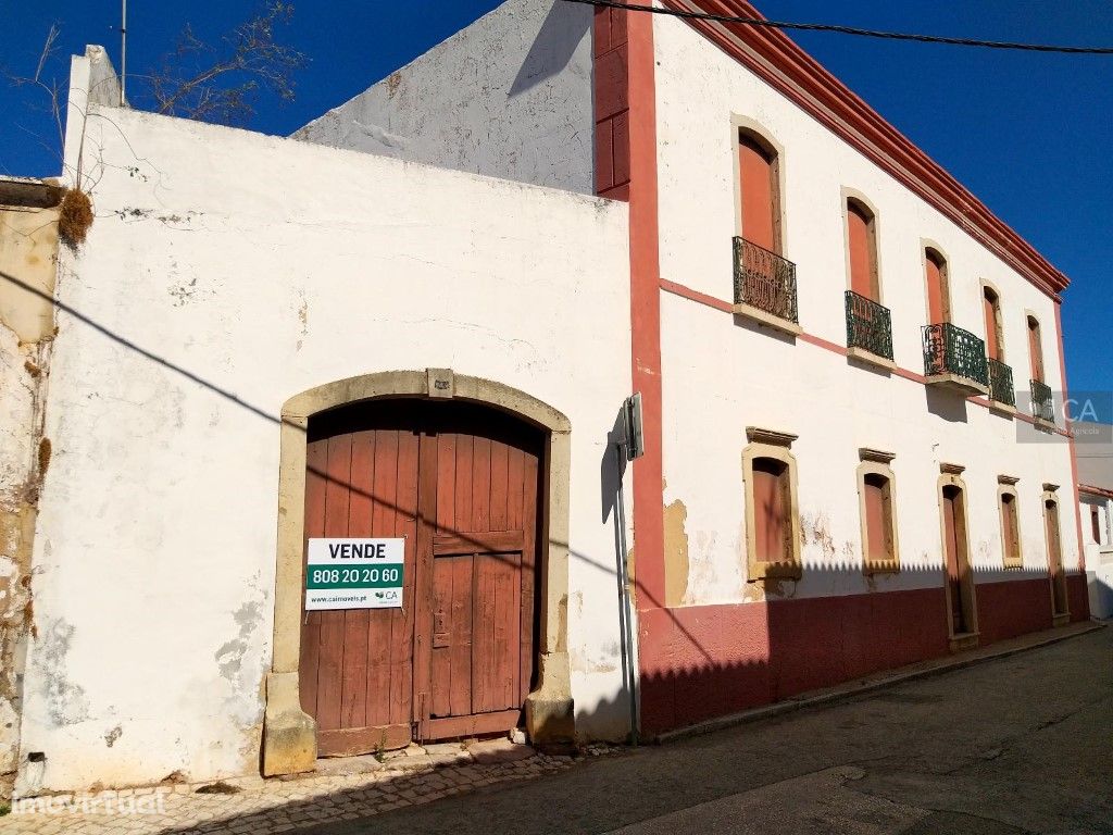 Terreno para construção com 1.845m², situado no centro da...