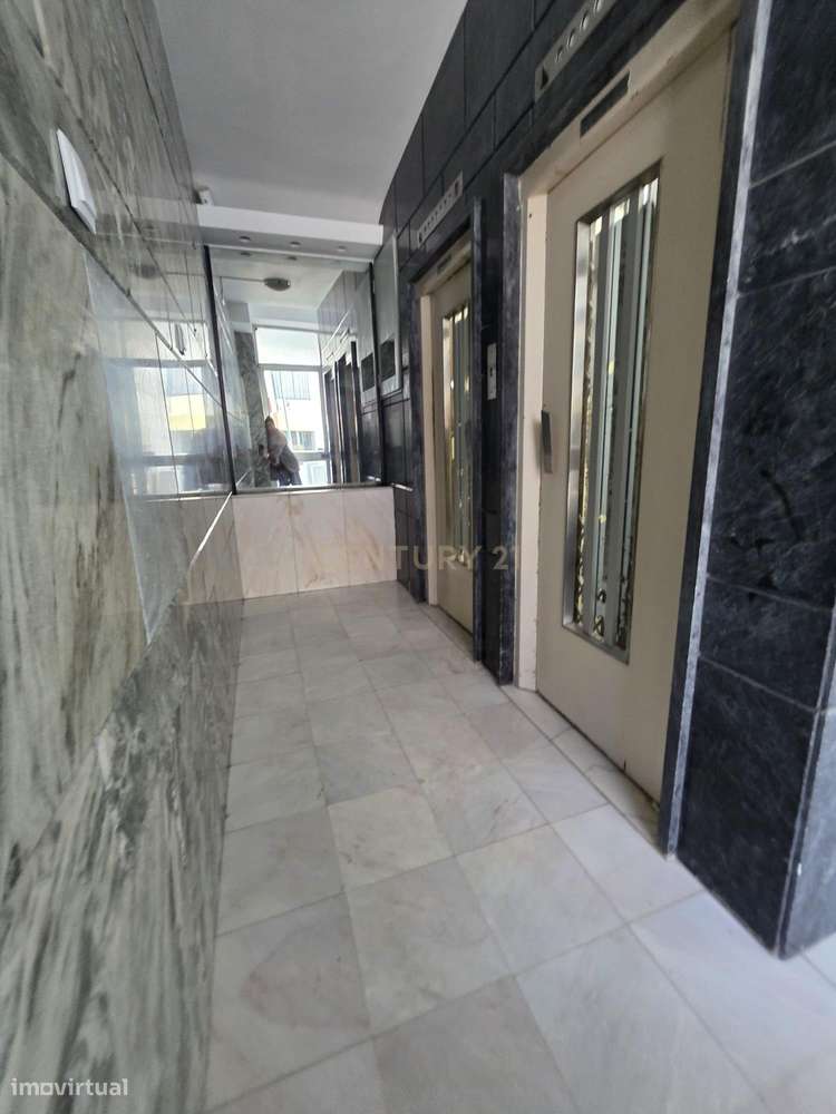 T3  a estrear na Av. do Uruguai – Benfica C/ suite e varandas-15